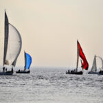 Voiliers en course sur la mer